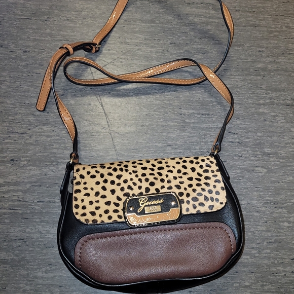 NWT Guess purse. Small. - Picture 8 of 8